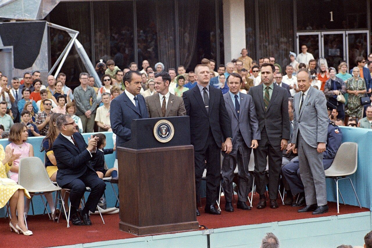Milt Windler, the Apollo 13 Flight Director Who Ran Crisis by Calculation, Dies at 94