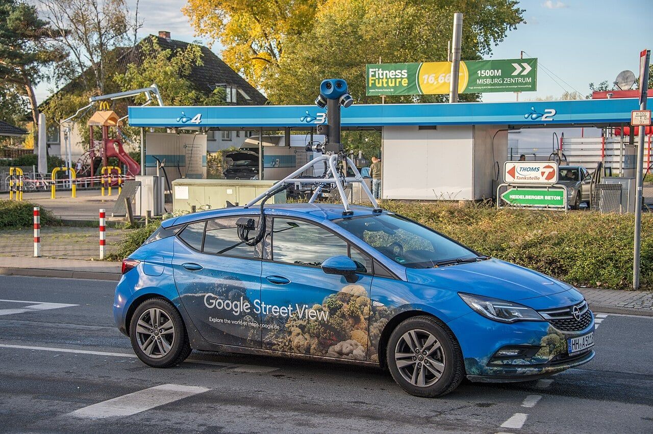 Street exploration helps artificial intelligence locate where photographs were taken