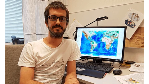 Ancient shorelines show Earth tipped on its spin axis