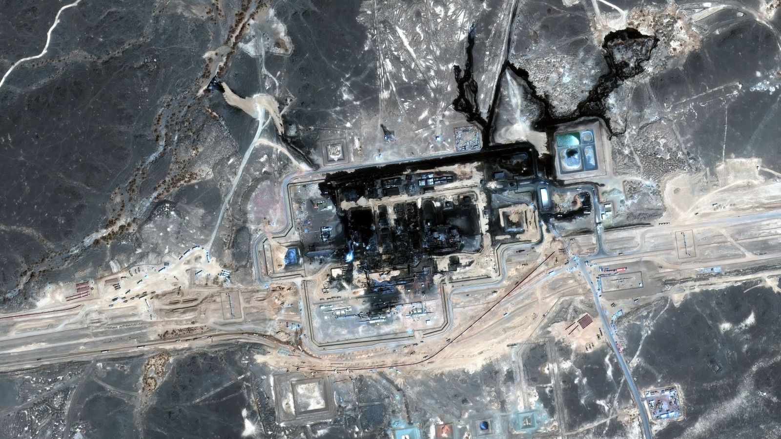 Saudi Arabia plans 10 million barrel oil diversion network