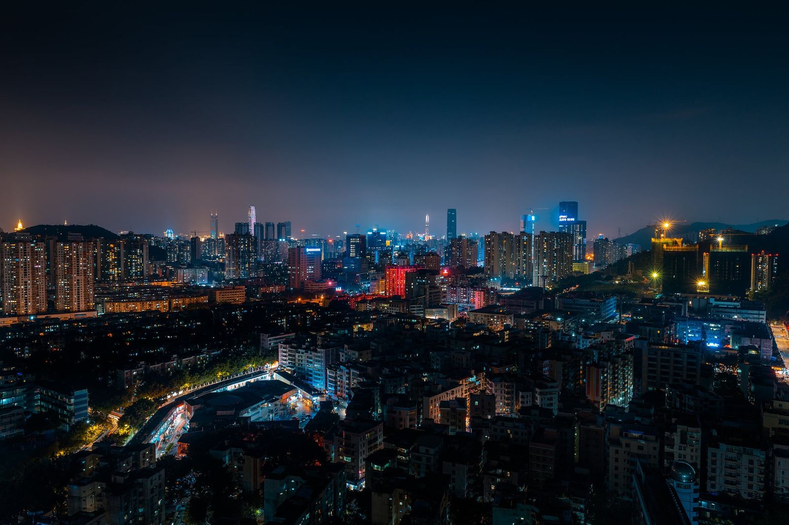 American monetary stimulus lifts commercial property values across global cities