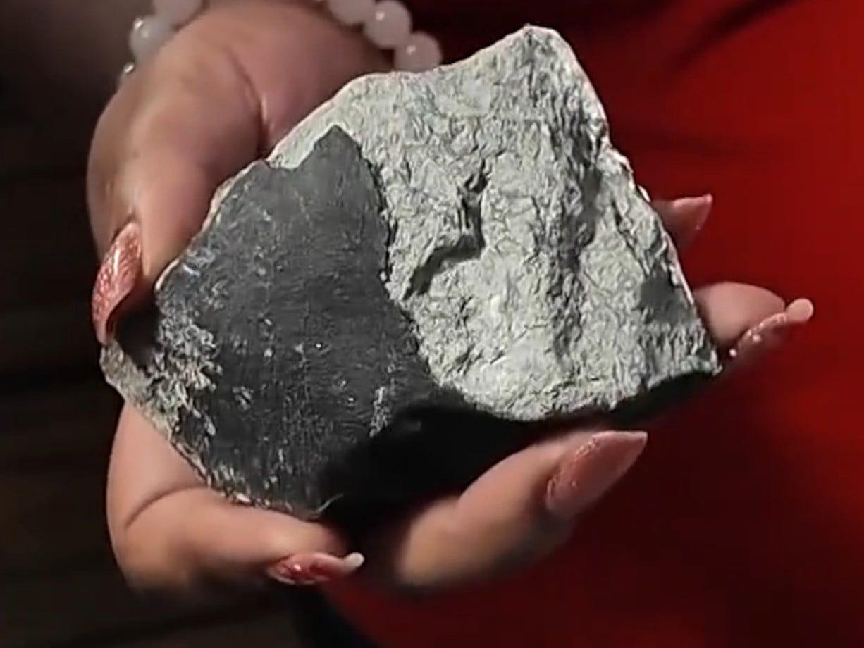 A rare Martian meteorite bridges a two-billion-year volcanic gap