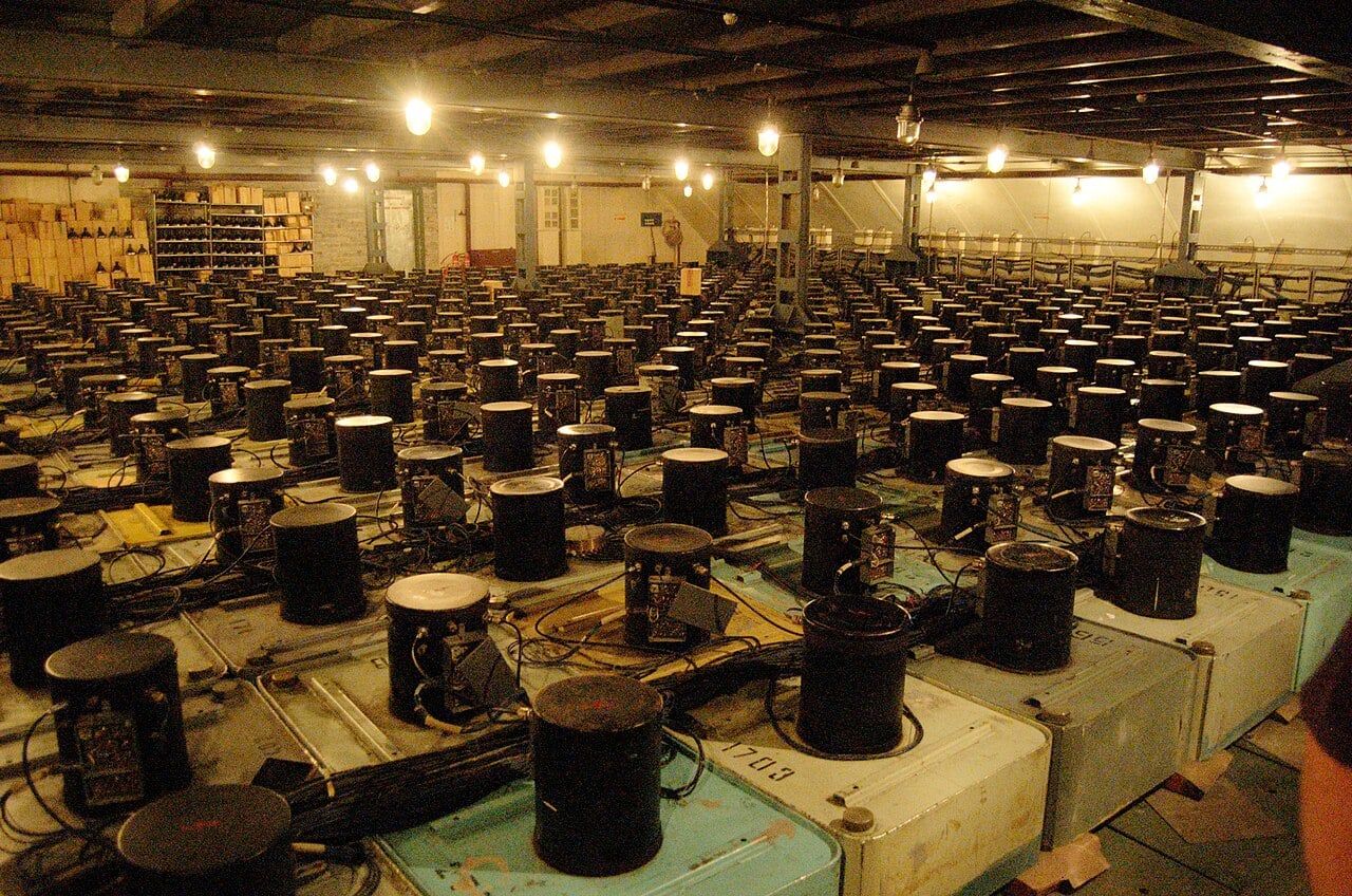 Subatomic particles from radioactive decay map the heat driving continents