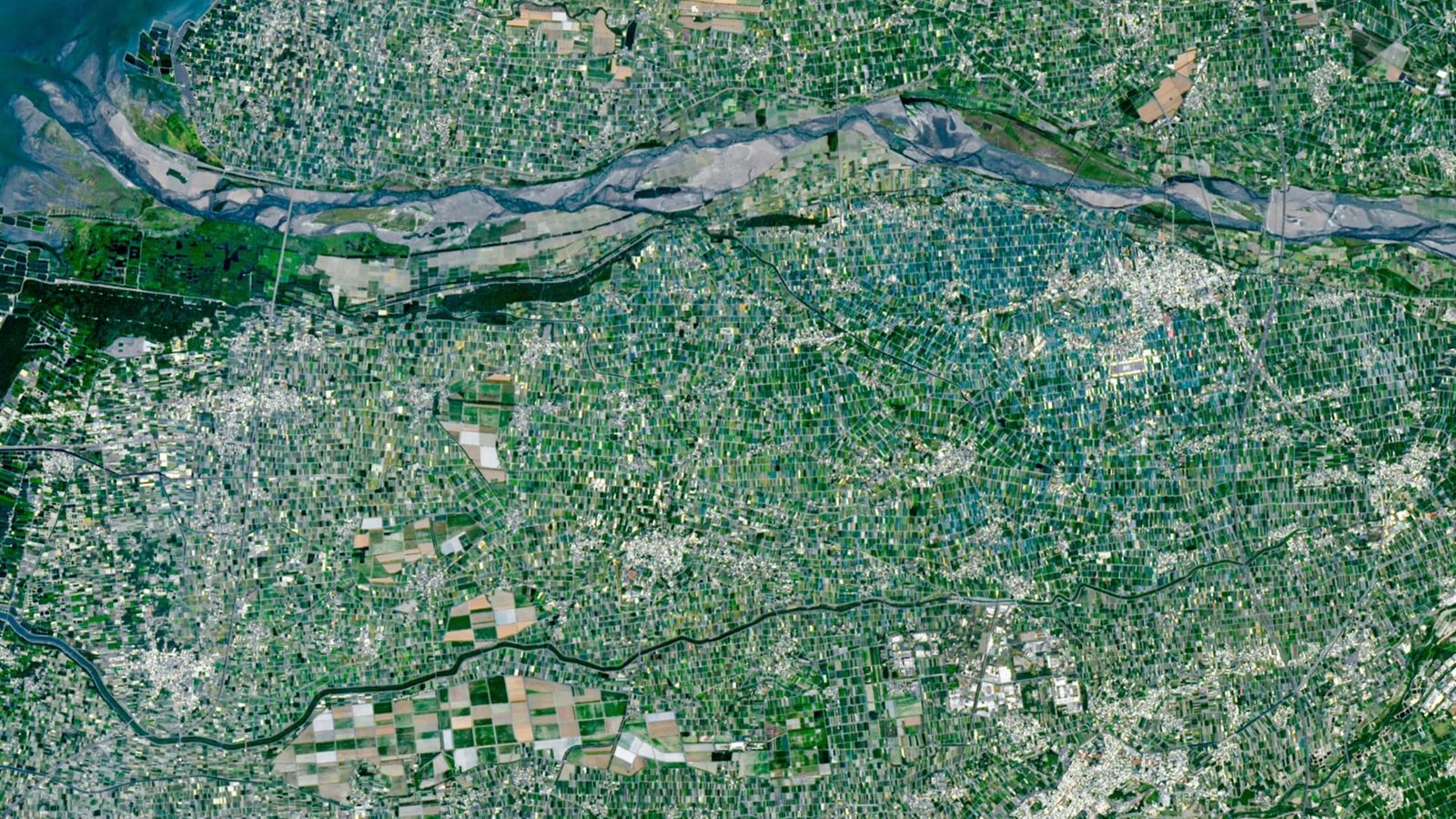 A dense agricultural mosaic covers Taiwan along the Zhuoshui River