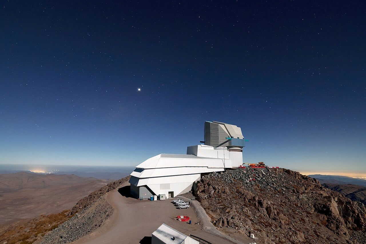 Irregular flashes from tumbling asteroids reveal their surface compositions