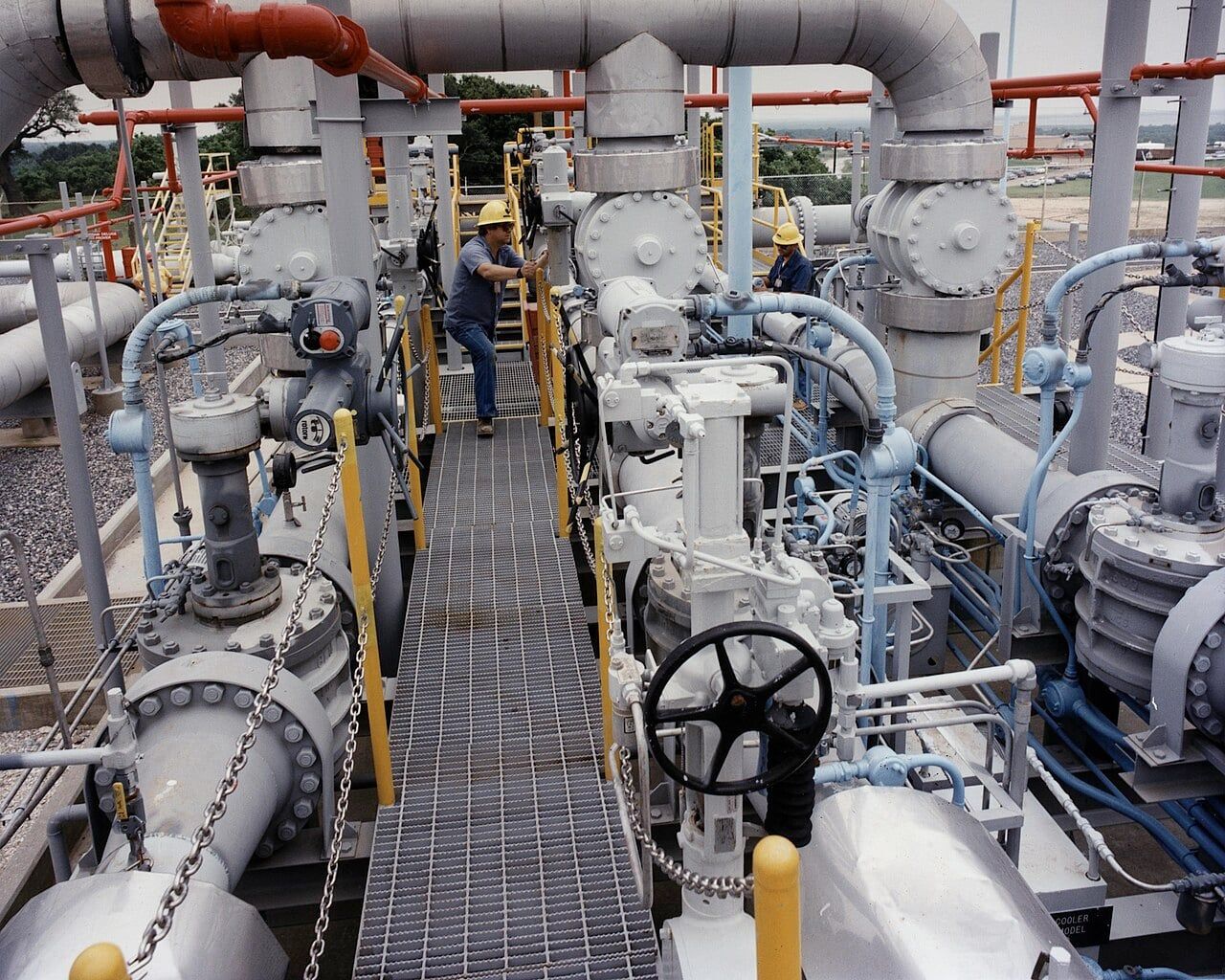 US opens 40 million barrels in emergency oil loans