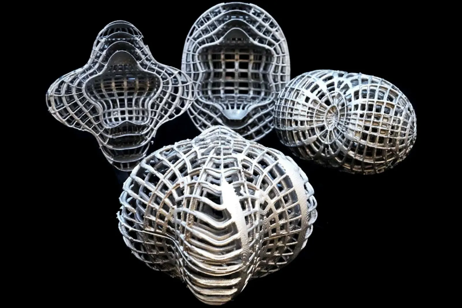 Heat can bend around complex objects without altering surrounding temperatures