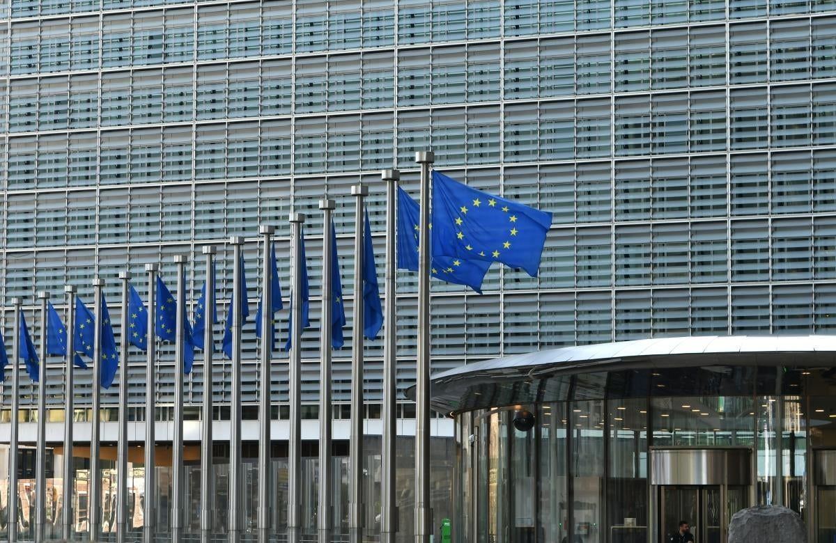 EU cuts Chinese hybrid vehicle imports by half