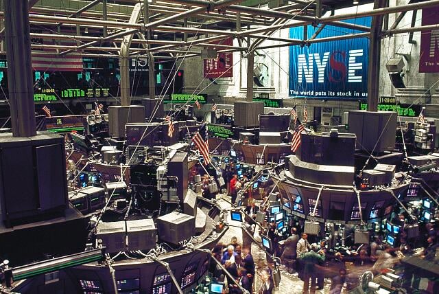 Foreign investors bought $942 billion in US equities