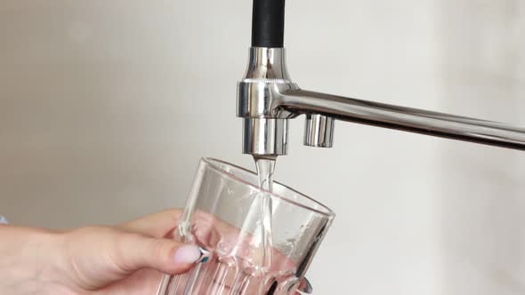Fluoridated tap water in childhood did not lower IQ or harm later thinking skills