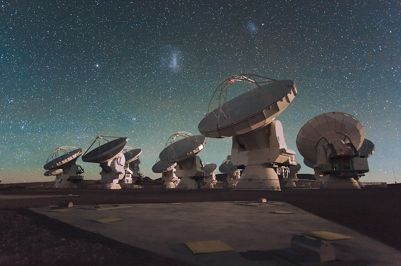 Glowing ring around M87* reveals where black hole plasma traps light
